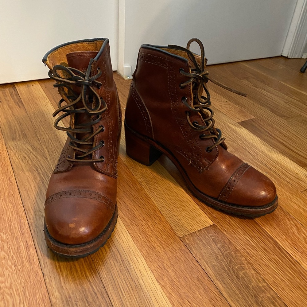 Frye Sabrina boots, women’s sz 10.